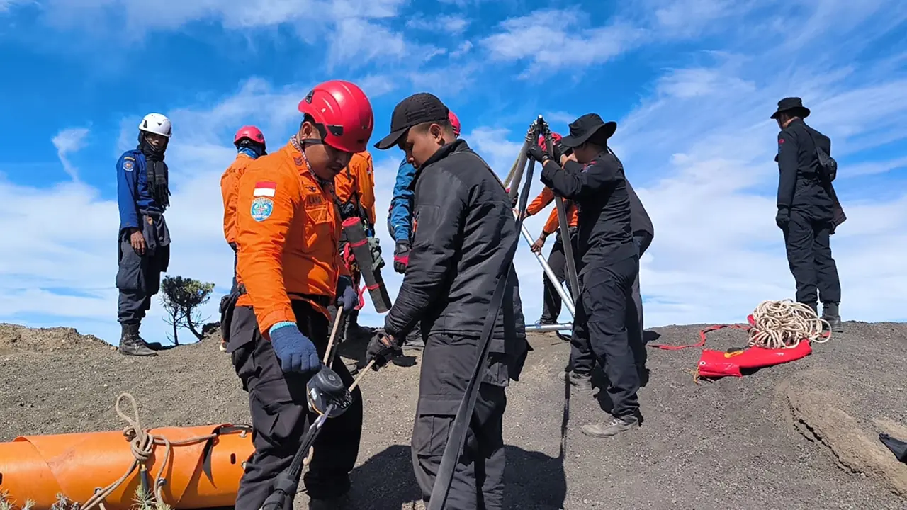 Tim SAR Gunung Rinjani Terima Hujatan Netizen Luar Negeri | Nasional