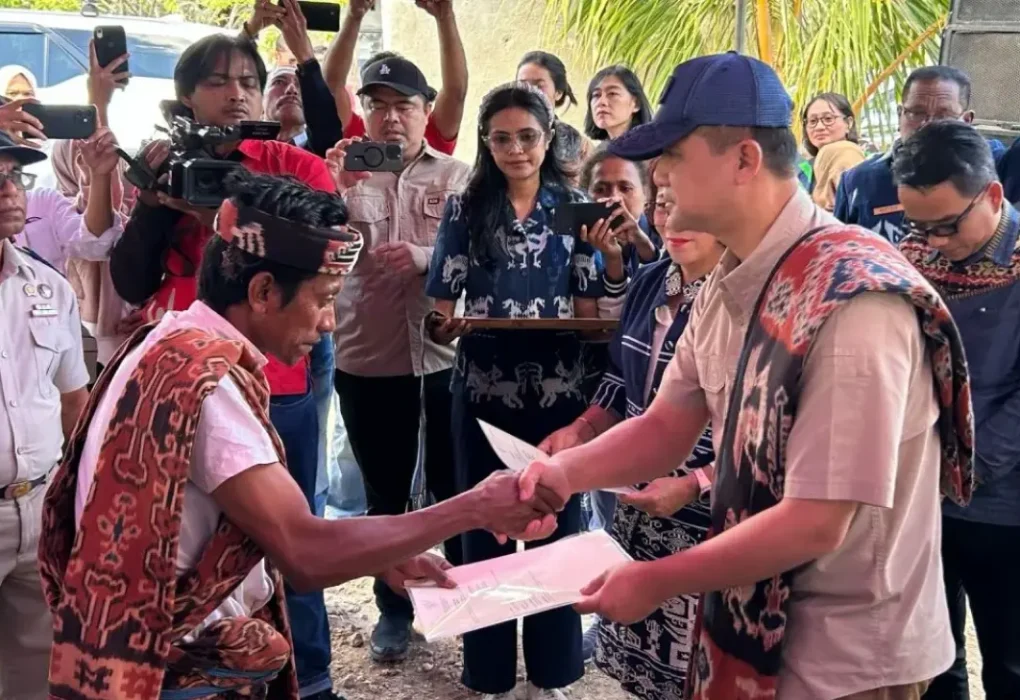 Transmigran Sumba Timur Akhirnya Dapat Sertifikat SHM Setelah 10 Tahun