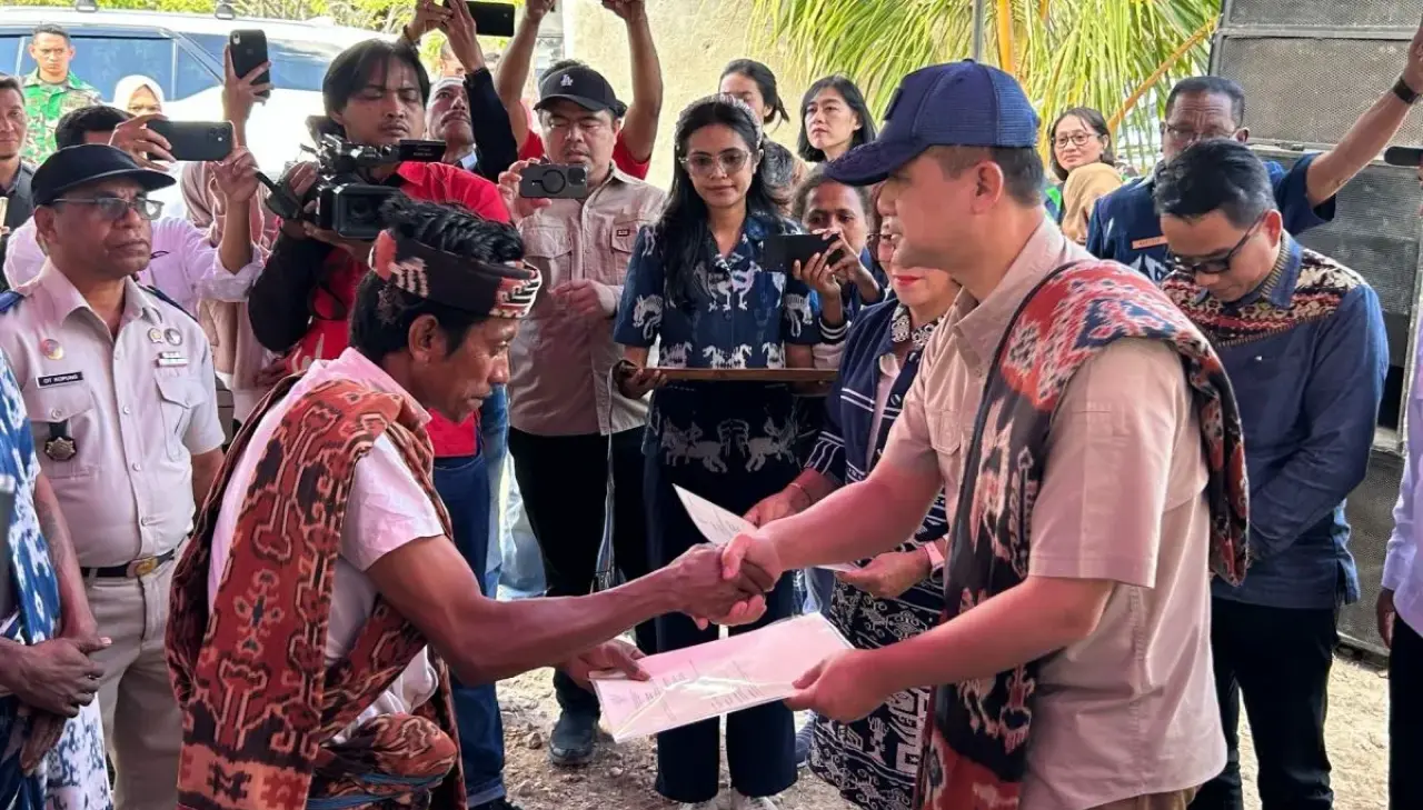 Transmigran Sumba Timur Akhirnya Dapat Sertifikat SHM Setelah 10 Tahun