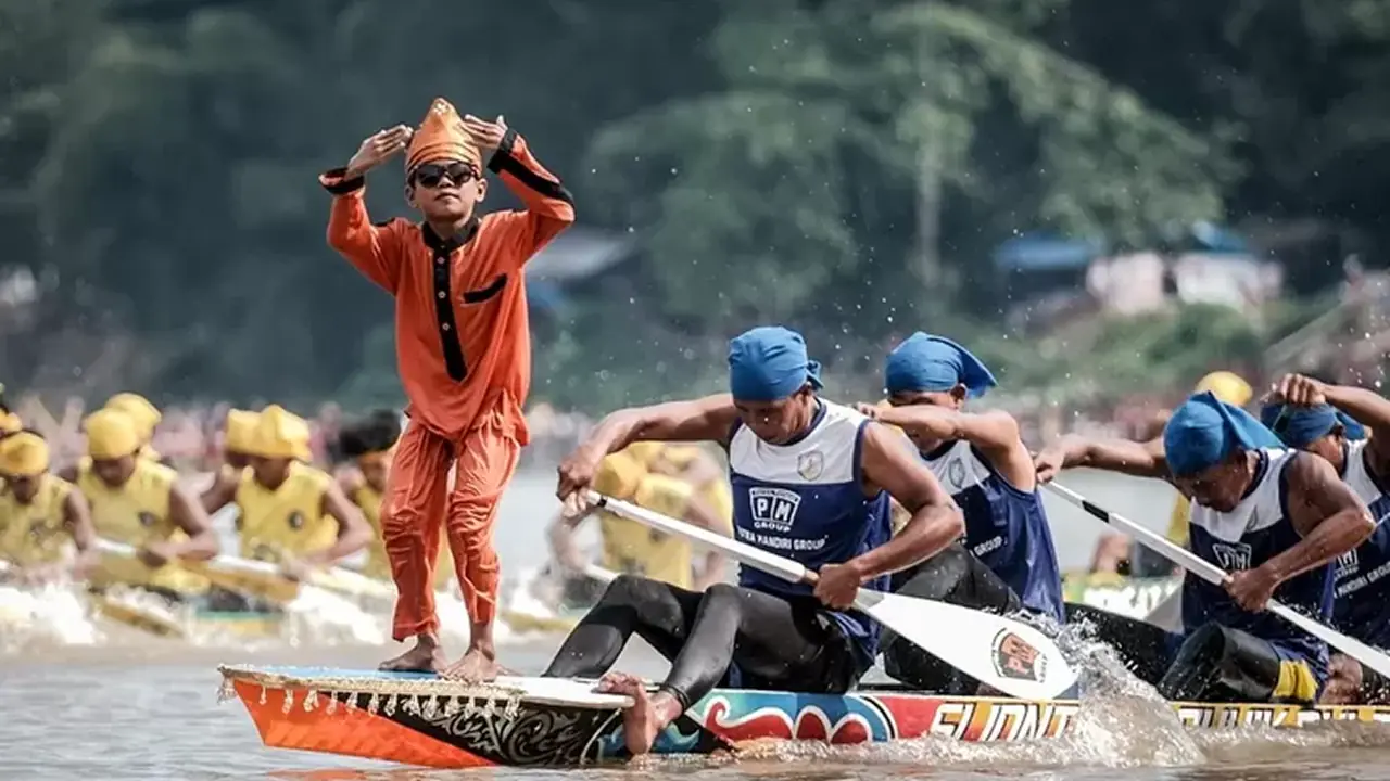 Festival Pacu Jalur Diprediksi Ramai Akhir Pekan Warga dan Wisatawan | Hiburan