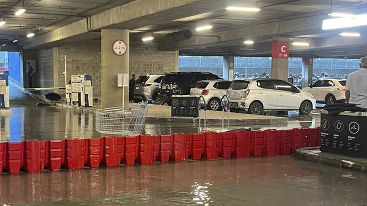 Area Parkir dan Basement IKEA Alam Sutera Terendam Banjir | Nasional