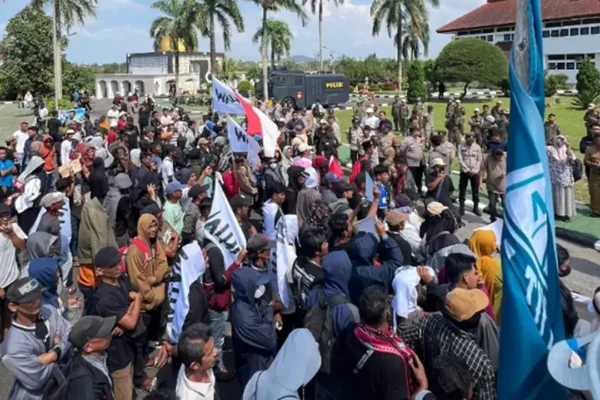 Ratusan Nelayan Tuntut Gubernur Babel Hentikan Tambang Timah Laut | lingkungan laut