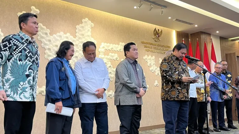 Pemerintah Tawar USD 34 Miliar untuk Tekan Tarif Impor AS | Olahraga