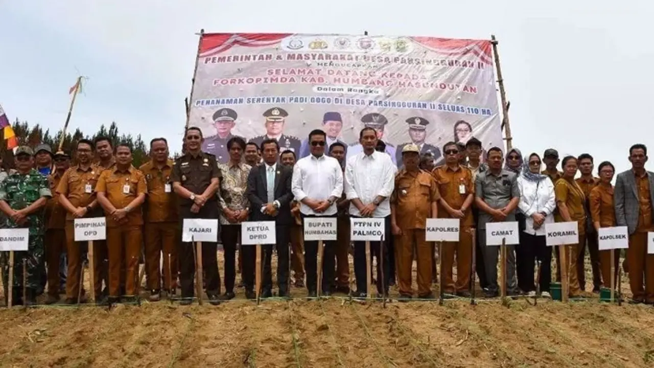 PTPN IV PalmCo Salurkan Bibit Padi untuk 110 Hektar di HUT ke-80 RI | Nasional