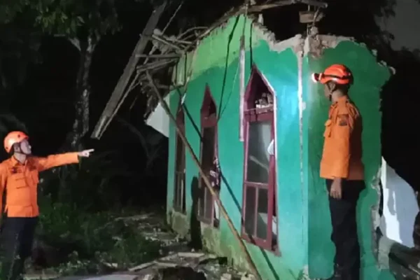 Pasca Gempa Bekasi: 41 Rumah Rusak di Karawang, 111 Jiwa Terpengaruh | Nasional