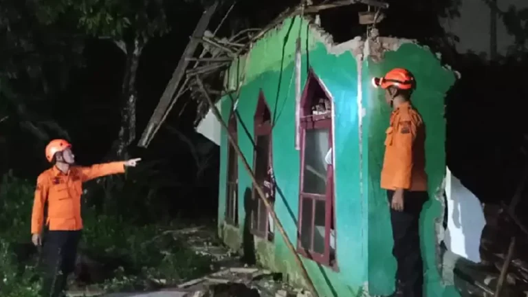 Pasca Gempa Bekasi: 41 Rumah Rusak di Karawang, 111 Jiwa Terpengaruh | Nasional