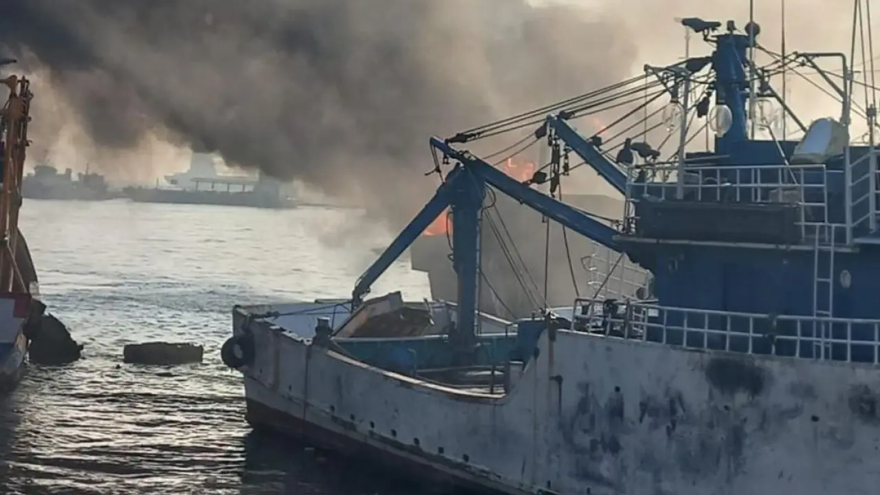 Kronologi Kebakaran Kapal di Muara Baru: Kini 5 Unit Terbakar | Nasional