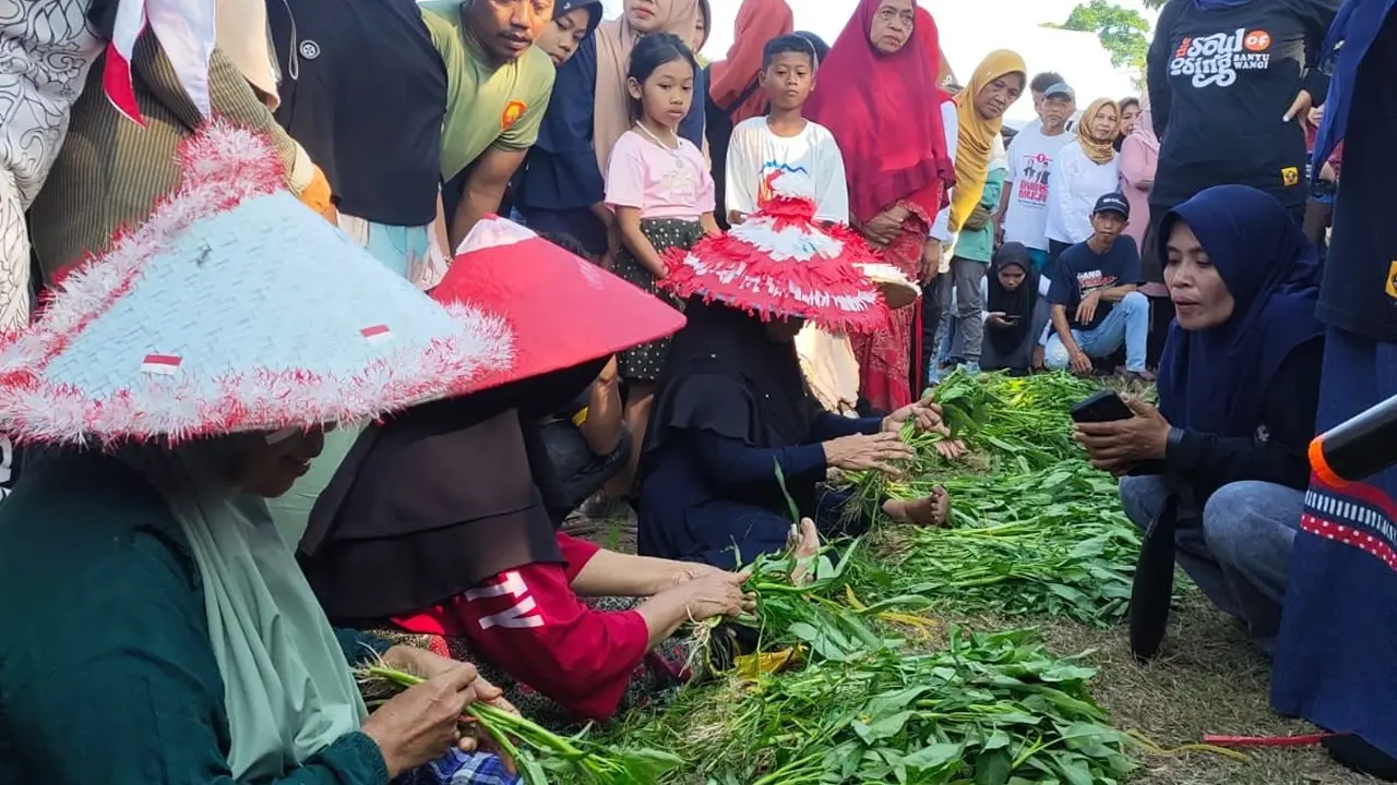 Banyuwangi Rayakan HUT Ke-80 RI dengan Lomba Ikat Kangkung | Nasional