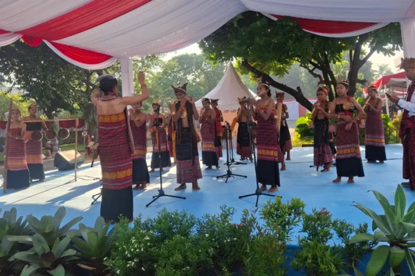 Musik Tradisional Belu Sapa Pejabat di Istana dengan Hangat | Nasional