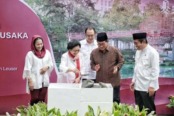 Megawati dan Pramono Menelusuri Keindahan Taman Langsat Jaksel | Taman Langsat