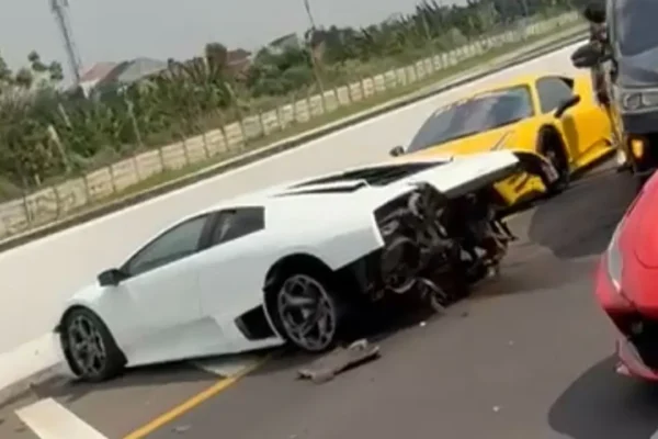 Kecelakaan Tol Kunciran: Lamborghini Hancur, Pengemudi Selamat | Nasional