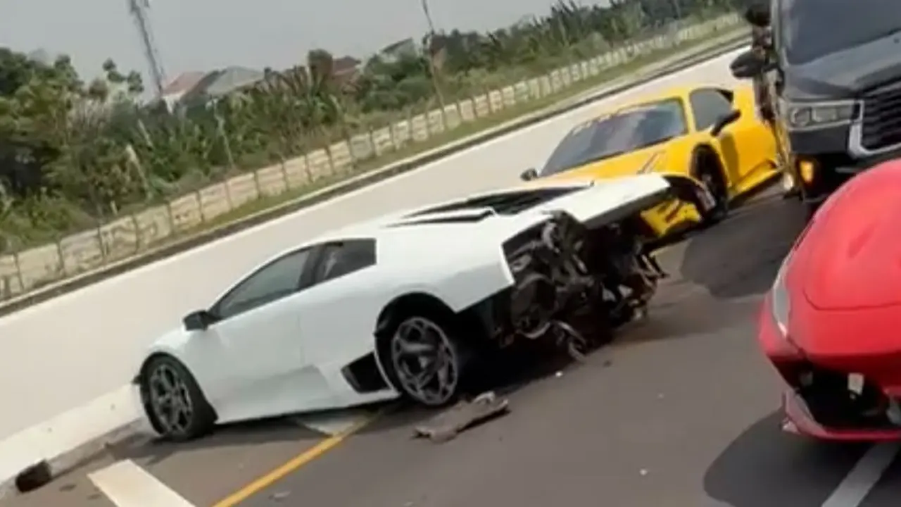 Kecelakaan Tol Kunciran: Lamborghini Hancur, Pengemudi Selamat | Nasional