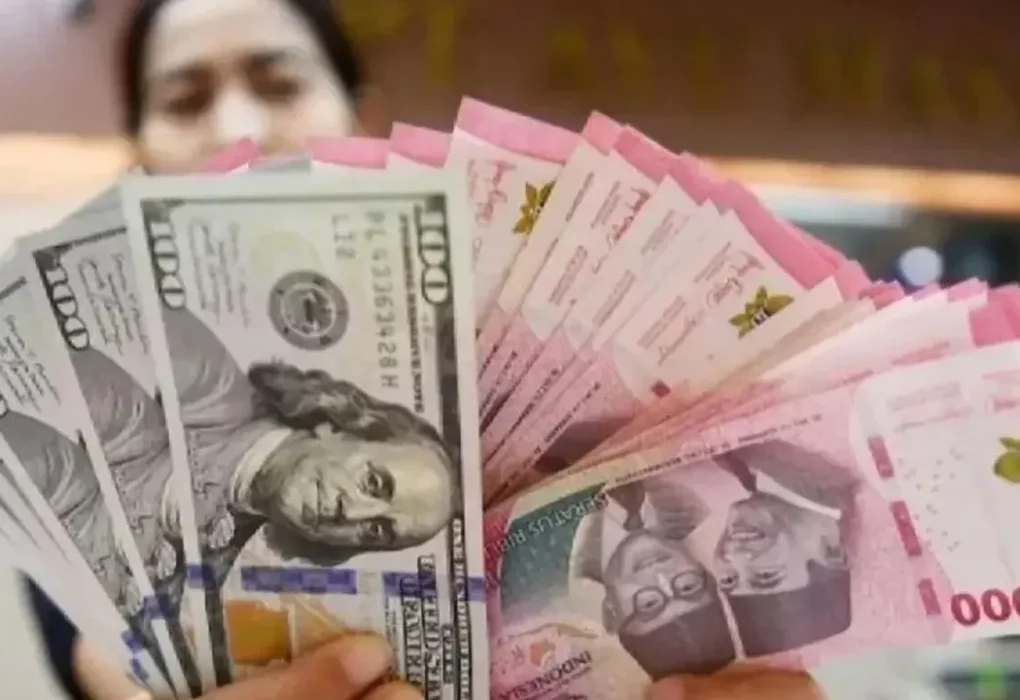 Rupiah Tembus Rp17.000, Harga Minyak Picu Tekanan | Ekonomi