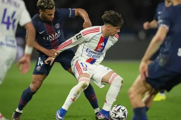 PSG vs Lyon: PSG Terpeleset 1-2, Jarak dengan Lens Menipis | Olahraga