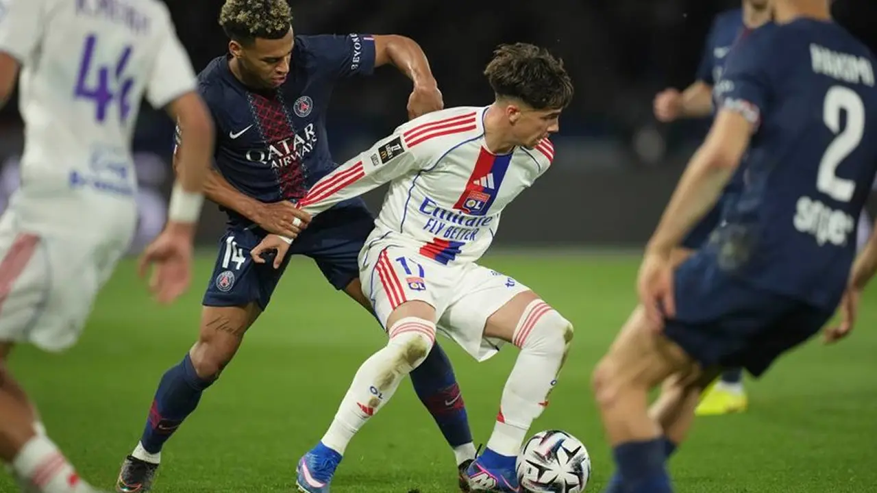 PSG vs Lyon: PSG Terpeleset 1-2, Jarak dengan Lens Menipis | Olahraga